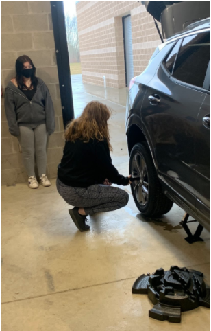 Audrey Graham’21 is practicing changing a tire. She was able to take part in learning life skills first hand. “It was fun to change the tire, and to learn stuff that will help me in the future,”  Audrey Graham’ 21 said.