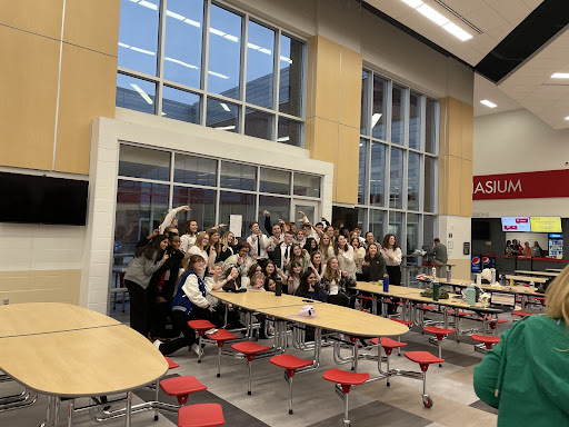 Berlin Symphonic choir points to their Superior rating. After the performance, Symphonic Choir and Advanced Treble Ensemble traveled to a Kroger for dinner in between performances.
Photo by Reese Manley 24